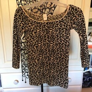 Leopard off-the-shoulder top!